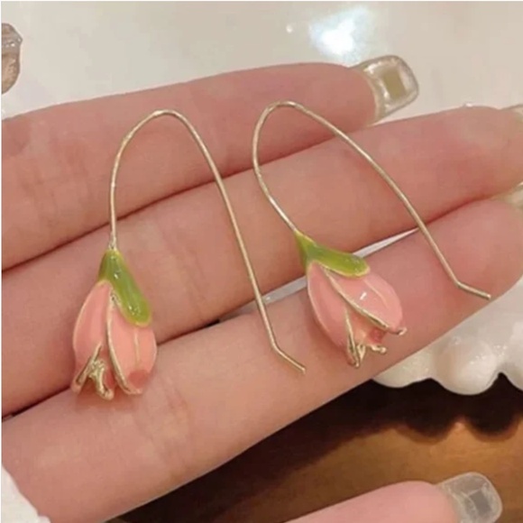 ❤️ FREE Tulip Floral Flower Hipster Hippie Art Chic Glam Girly Modern Earrings - Picture 1 of 6